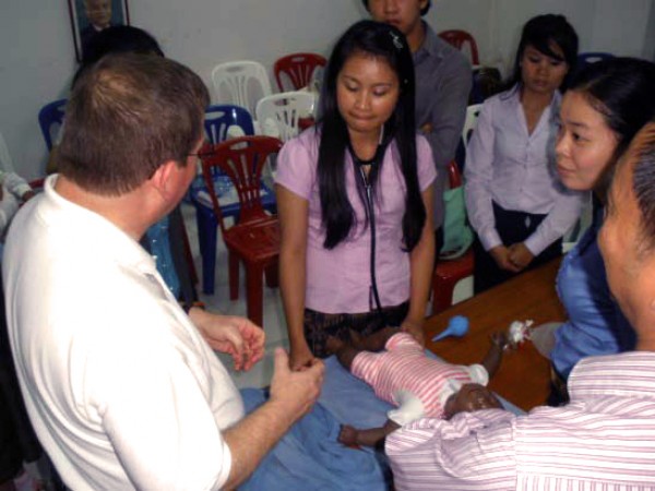 REI volunteers teach neo-natal care to Lao nurses. 